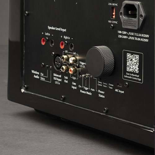 MartinLogan Dynamo subwoofer aansluitingen